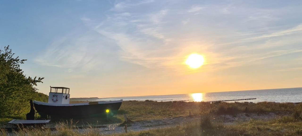 Ferienwohnung "Juliette" Zingst Esterno foto